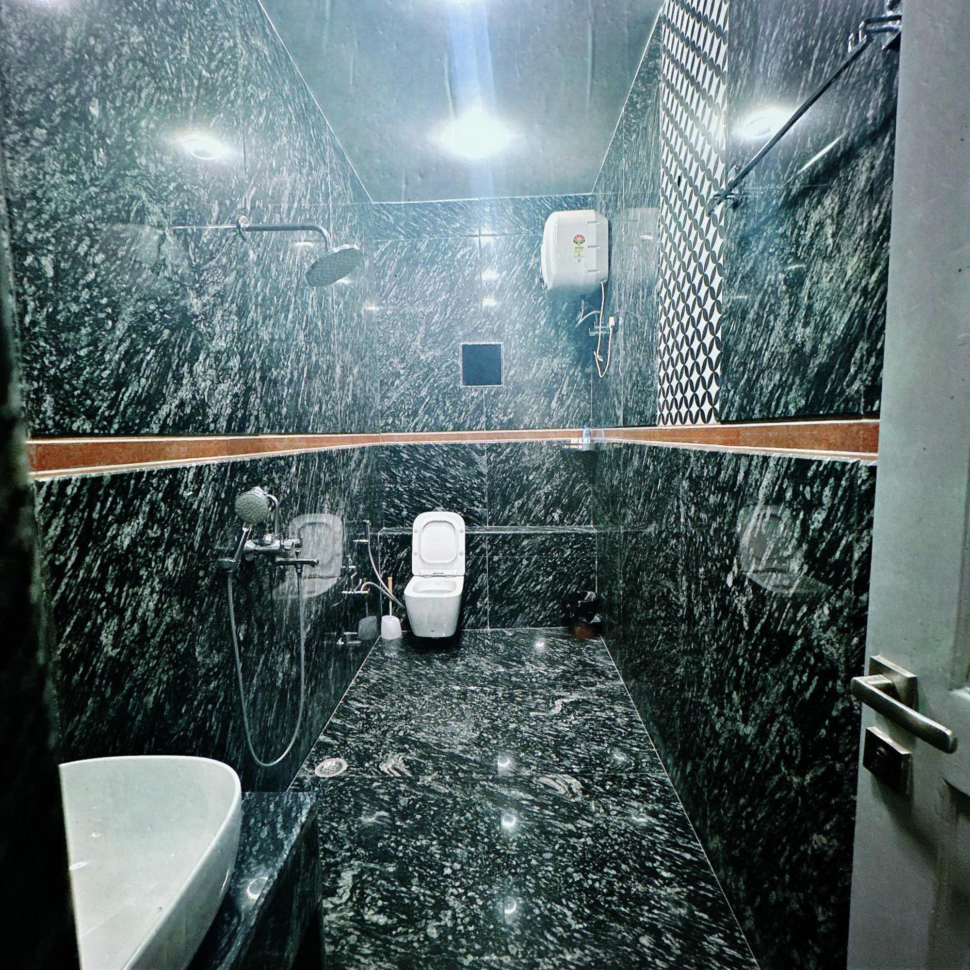 Vraj Vilas Vrindāvan Extérieur photo