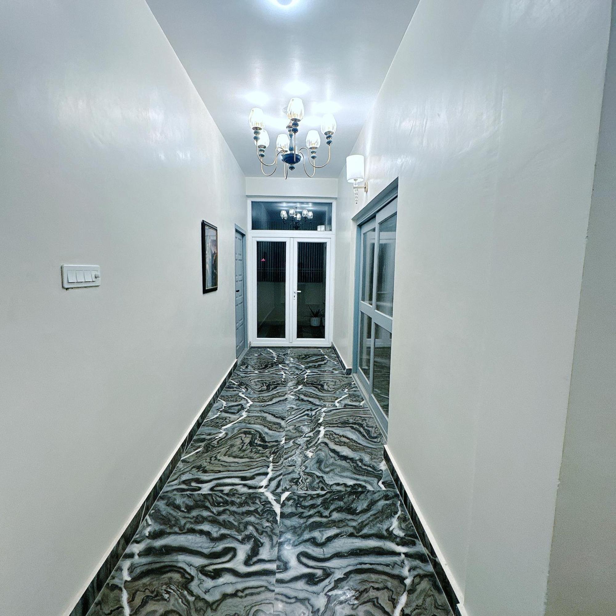 Vraj Vilas Vrindāvan Extérieur photo