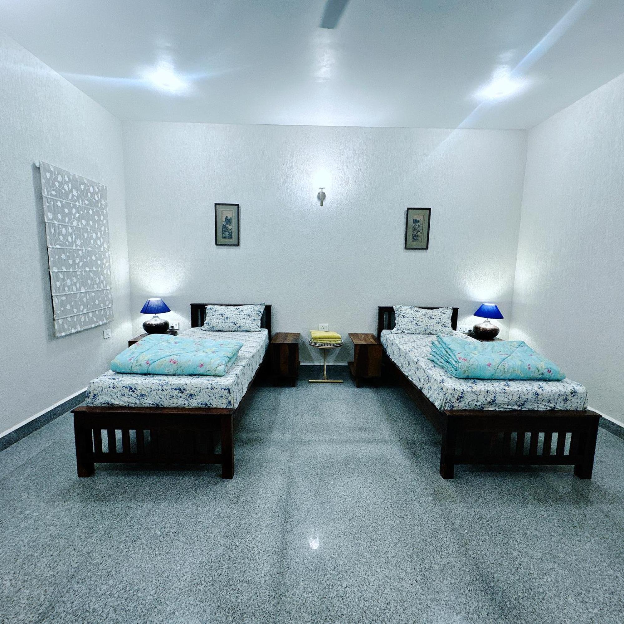 Vraj Vilas Vrindāvan Extérieur photo