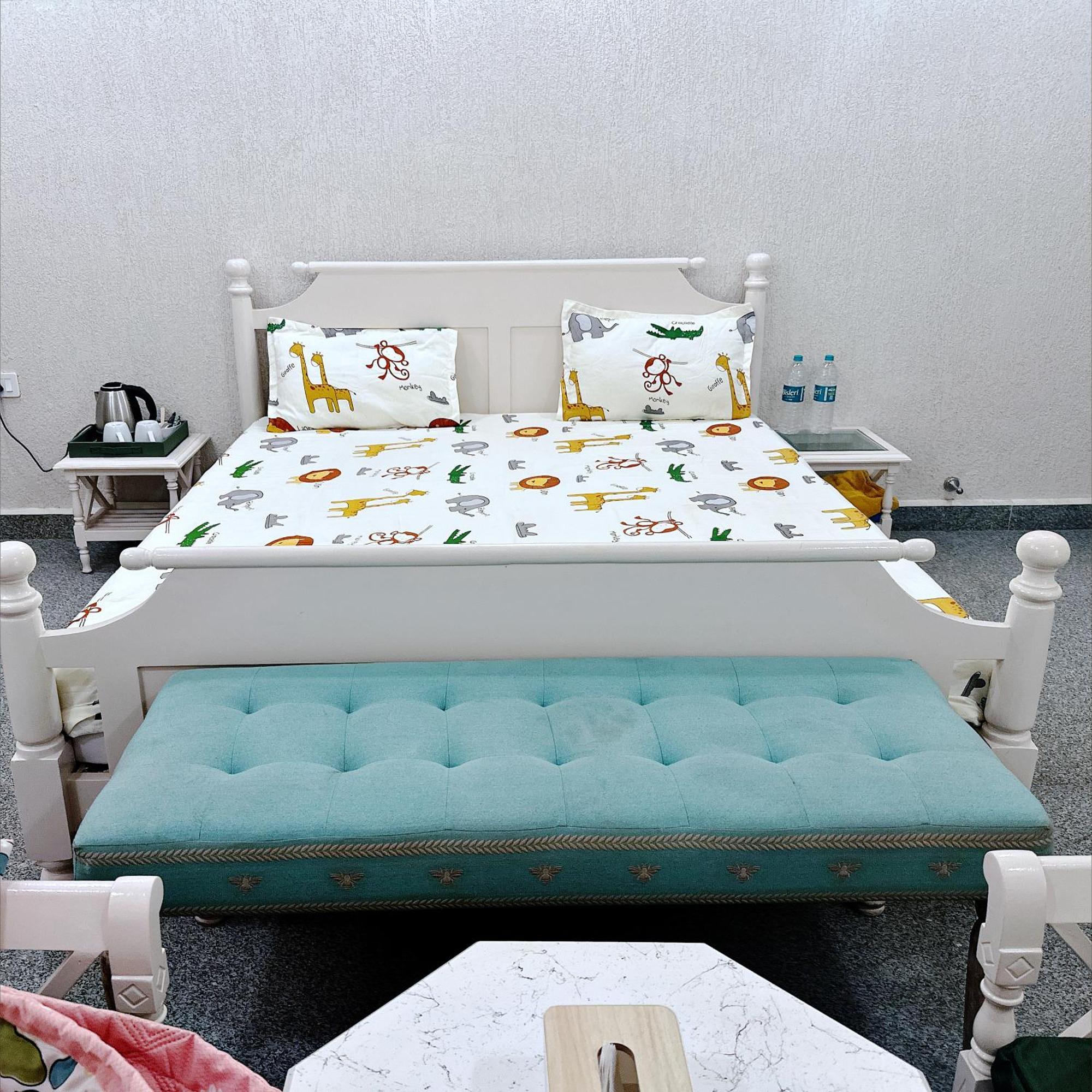 Vraj Vilas Vrindāvan Extérieur photo