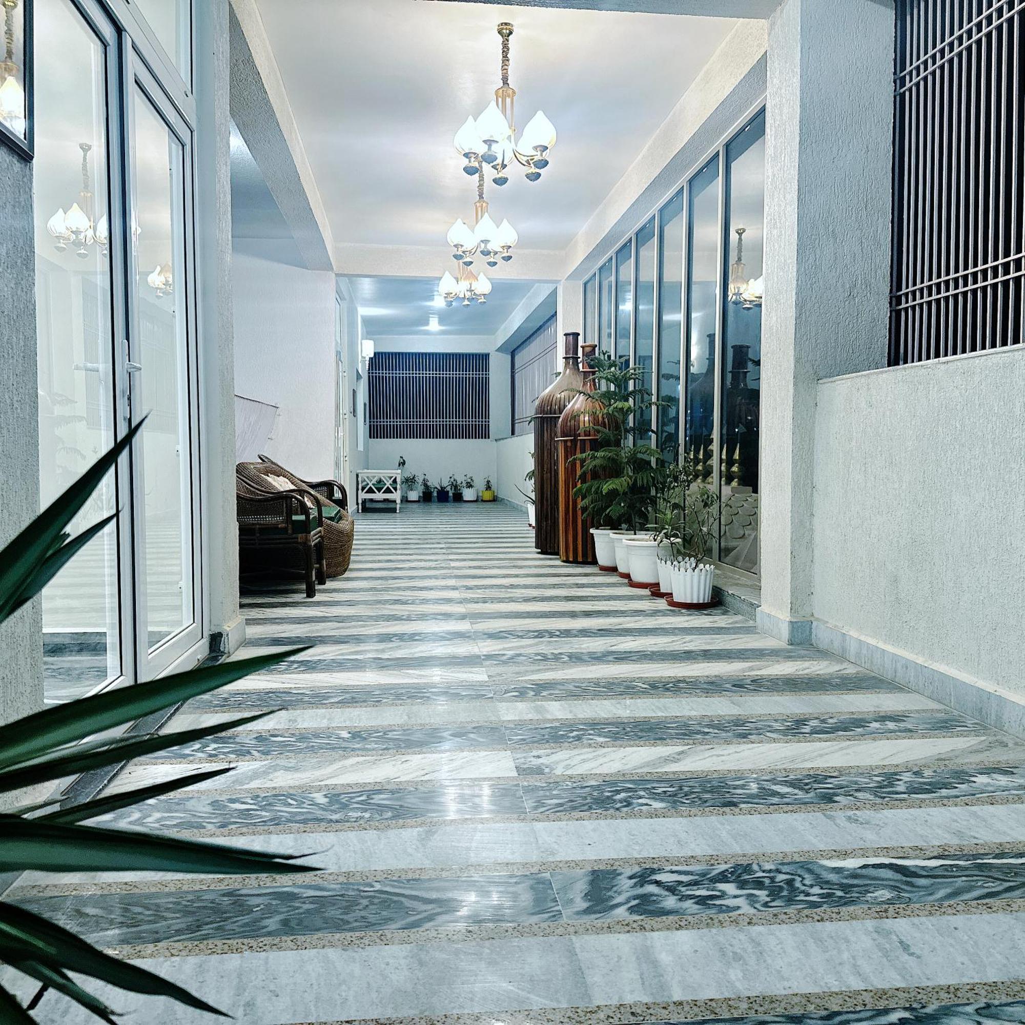 Vraj Vilas Vrindāvan Extérieur photo